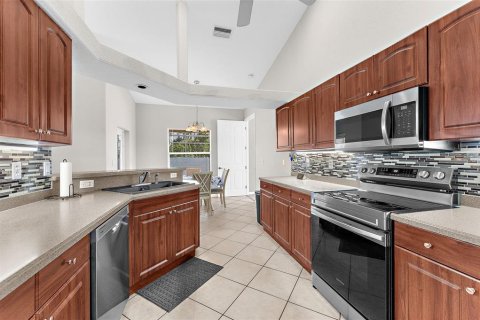 Villa ou maison à vendre à North Port, Floride: 3 chambres, 185.53 m2 № 2416690 - photo 18
