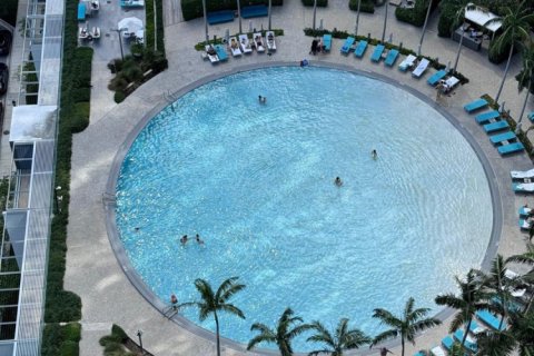 Condo in Miami, Florida, 1 bedroom  № 1044162 - photo 1