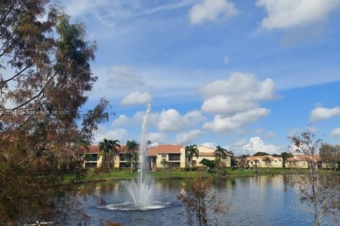 Condominio en venta en Pompano Beach, Florida, 1 dormitorio, 72.93 m2 № 1710291 - foto 2