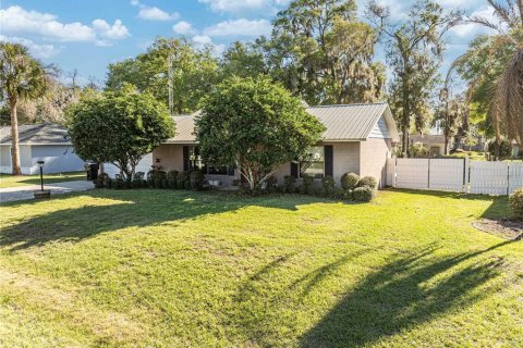 House in Belleview, Florida 3 bedrooms, 131.55 sq.m. № 2119246 - photo 2