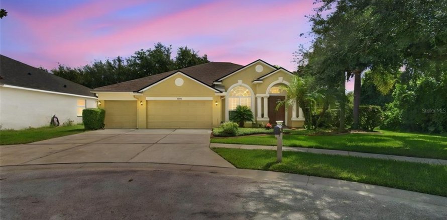 Casa en Land O' Lakes, Florida 4 dormitorios, 256.78 m2 № 2384181