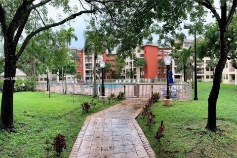 Condo in Doral, Florida, 1 bedroom № 1971007 - photo 13