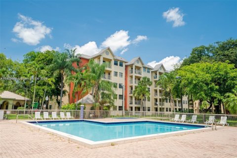 Condo in Doral, Florida, 1 bedroom № 1971007 - photo 1