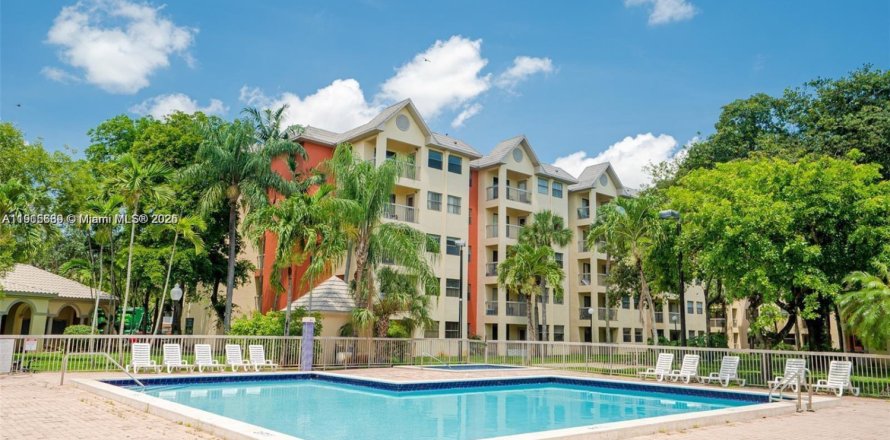 Condo in Doral, Florida, 1 bedroom № 1971007