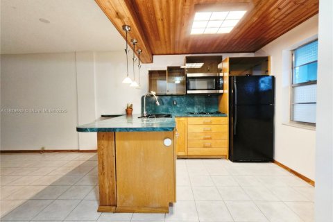 Condo in Lauderdale Lakes, Florida, 1 bedroom  № 1804545 - photo 5