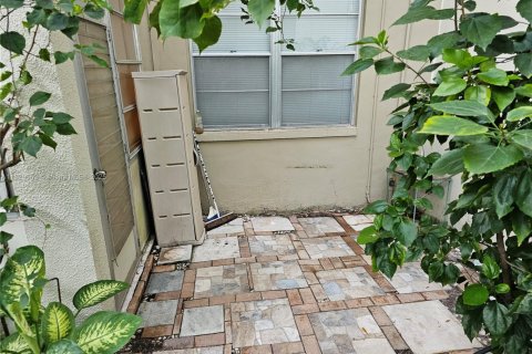Condo in Lauderdale Lakes, Florida, 1 bedroom  № 1804545 - photo 23