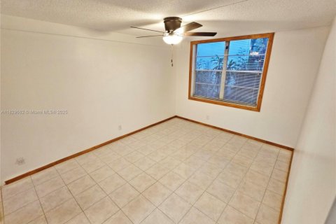 Condo in Lauderdale Lakes, Florida, 1 bedroom  № 1804545 - photo 14