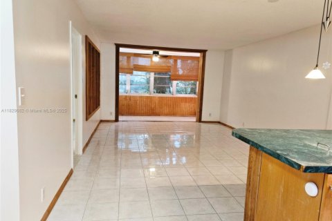 Condo in Lauderdale Lakes, Florida, 1 bedroom  № 1804545 - photo 8