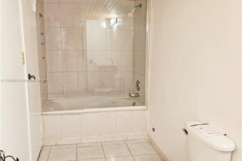 Condo in Lauderdale Lakes, Florida, 1 bedroom  № 1804545 - photo 16