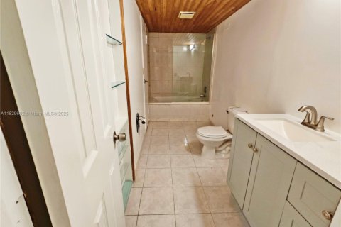 Condo in Lauderdale Lakes, Florida, 1 bedroom  № 1804545 - photo 18