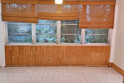 Condo in Lauderdale Lakes, Florida, 1 bedroom  № 1804545 - photo 9