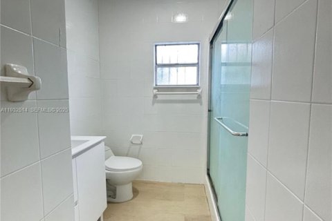 Снять в аренду виллу или дом в Майами, Флорида 3 спальни, 167.22м2, № 1990893 - фото 13