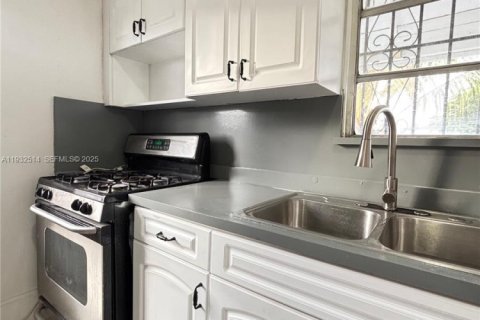 Снять в аренду виллу или дом в Майами, Флорида 3 спальни, 167.22м2, № 1990893 - фото 6