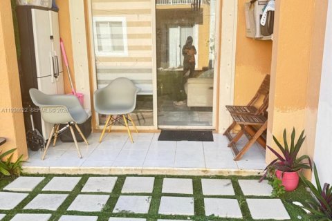 Condo in Hialeah, Florida, 3 bedrooms  № 1996374 - photo 19