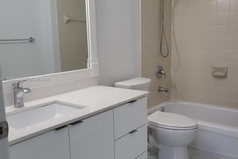 Condo in Hialeah, Florida, 3 bedrooms  № 1996374 - photo 8