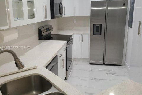 Condo in Hialeah, Florida, 3 bedrooms  № 1996374 - photo 5