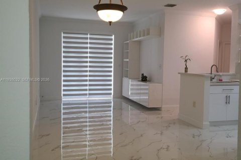 Condo in Hialeah, Florida, 3 bedrooms  № 1996374 - photo 2