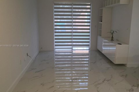 Condo in Hialeah, Florida, 3 bedrooms  № 1996374 - photo 3