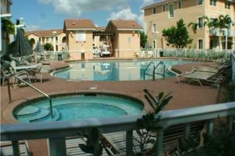 Condominio en alquiler en Hialeah, Florida, 3 dormitorios, 101.64 m2 № 1996374 - foto 21