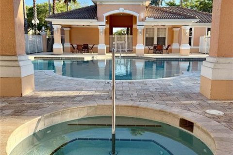 Condo in Orlando, Florida, 3 bedrooms  № 2157158 - photo 23