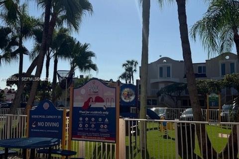 Townhouse in Miami, Florida 2 bedrooms, 79.8 sq.m. № 1992633 - photo 6