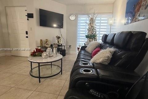 Townhouse in Miami, Florida 2 bedrooms, 79.8 sq.m. № 1992633 - photo 10