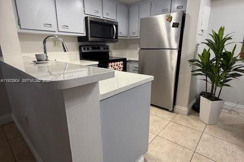 Townhouse in Miami, Florida 2 bedrooms, 79.8 sq.m. № 1992633 - photo 21