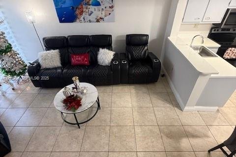 Townhouse in Miami, Florida 2 bedrooms, 79.8 sq.m. № 1992633 - photo 16