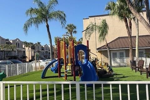 Townhouse in Miami, Florida 2 bedrooms, 79.8 sq.m. № 1992633 - photo 2