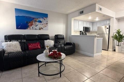 Townhouse in Miami, Florida 2 bedrooms, 79.8 sq.m. № 1992633 - photo 13