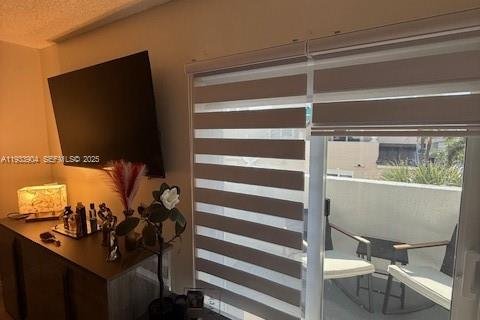 Townhouse in Miami, Florida 2 bedrooms, 79.8 sq.m. № 1992633 - photo 23