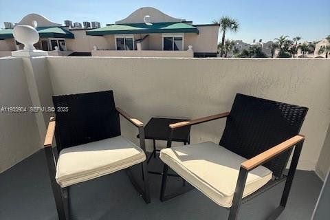 Townhouse in Miami, Florida 2 bedrooms, 79.8 sq.m. № 1992633 - photo 26