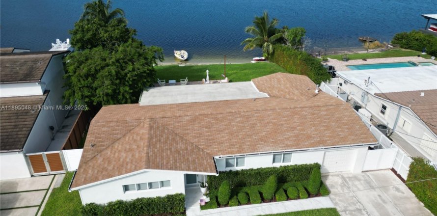 Villa ou maison à Hialeah, Floride 4 chambres, 184.69 m2 № 1947703
