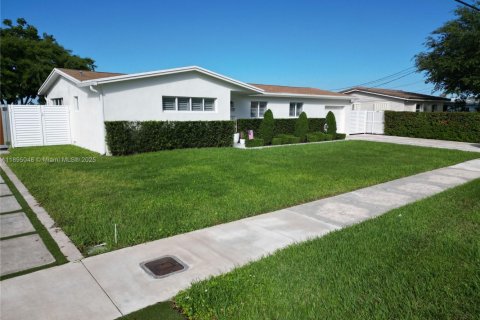 Villa ou maison à vendre à Hialeah, Floride: 4 chambres, 184.69 m2 № 1947703 - photo 3