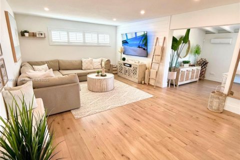 Villa ou maison à vendre à Hialeah, Floride: 4 chambres, 184.69 m2 № 1947703 - photo 19