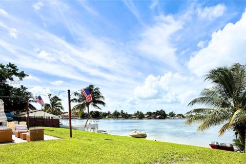 Villa ou maison à vendre à Hialeah, Floride: 4 chambres, 184.69 m2 № 1947703 - photo 5
