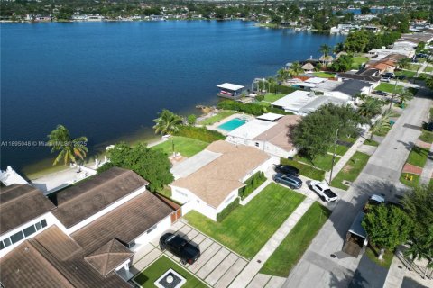 Villa ou maison à vendre à Hialeah, Floride: 4 chambres, 184.69 m2 № 1947703 - photo 26