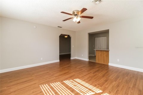 Casa en alquiler en Deltona, Florida, 3 dormitorios, 136.75 m2 № 1910141 - foto 5
