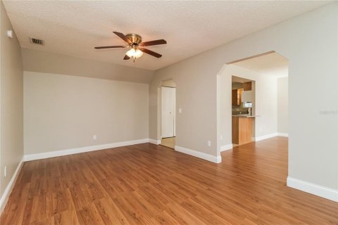Casa en alquiler en Deltona, Florida, 3 dormitorios, 136.75 m2 № 1910141 - foto 2