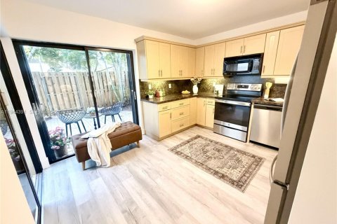 Touwnhouse à vendre à Fort Lauderdale, Floride: 3 chambres, 134.89 m2 № 2001183 - photo 19