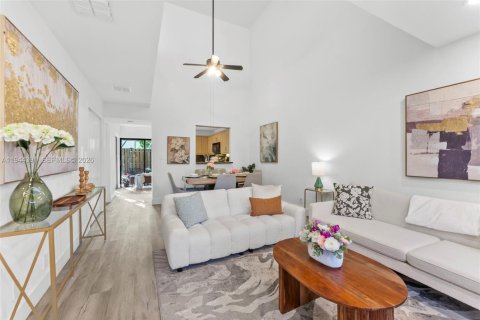 Touwnhouse à vendre à Fort Lauderdale, Floride: 3 chambres, 134.89 m2 № 2001183 - photo 2