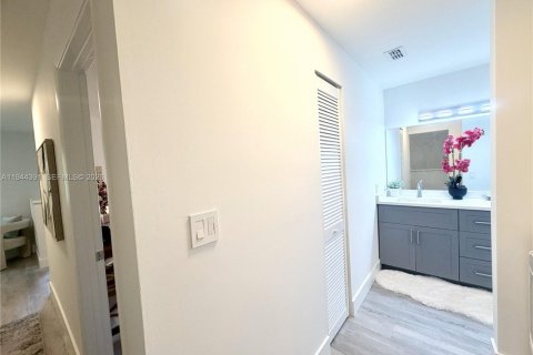 Touwnhouse à vendre à Fort Lauderdale, Floride: 3 chambres, 134.89 m2 № 2001183 - photo 29