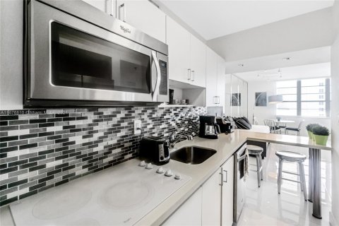 Condominio en venta en Miami Beach, Florida, 1 dormitorio, 51.1 m2 № 1729751 - foto 6
