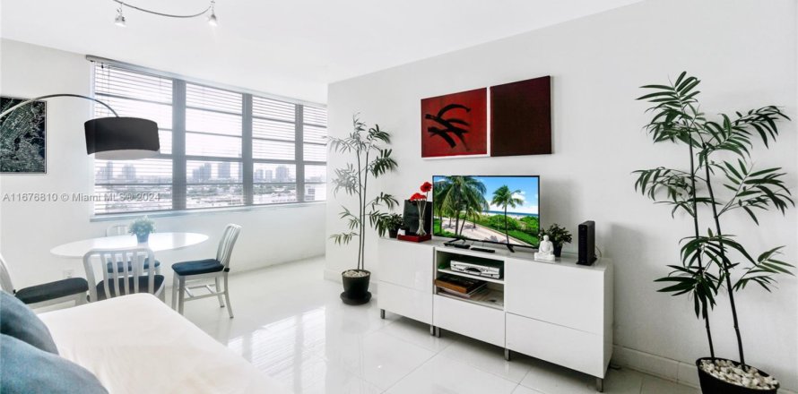 Condominio en Miami Beach, Florida, 1 dormitorio  № 1729751