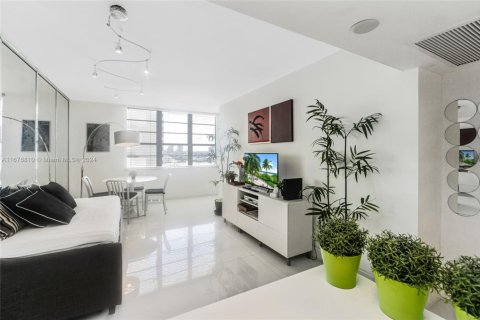 Condominio en venta en Miami Beach, Florida, 1 dormitorio, 51.1 m2 № 1729751 - foto 2