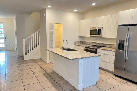 Townhouse in Miami Lakes, Florida 3 bedrooms, 147.34 sq.m. № 1955893 - photo 7