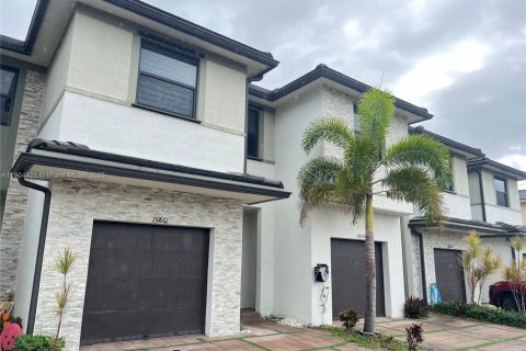 Townhouse in Miami Lakes, Florida 3 bedrooms, 147.34 sq.m. № 1955893 - photo 2