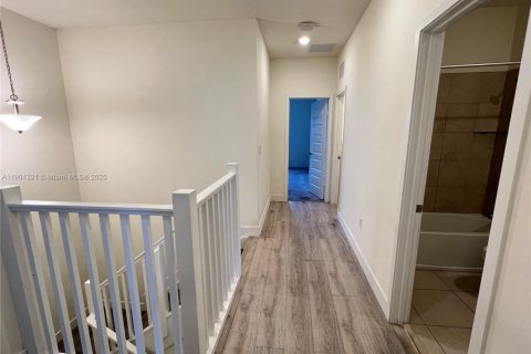 Townhouse in Miami Lakes, Florida 3 bedrooms, 147.34 sq.m. № 1955893 - photo 12