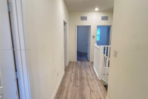 Townhouse in Miami Lakes, Florida 3 bedrooms, 147.34 sq.m. № 1955893 - photo 13