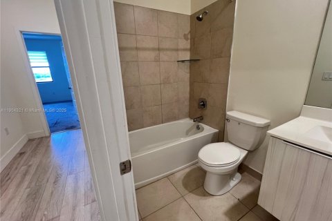 Townhouse in Miami Lakes, Florida 3 bedrooms, 147.34 sq.m. № 1955893 - photo 14